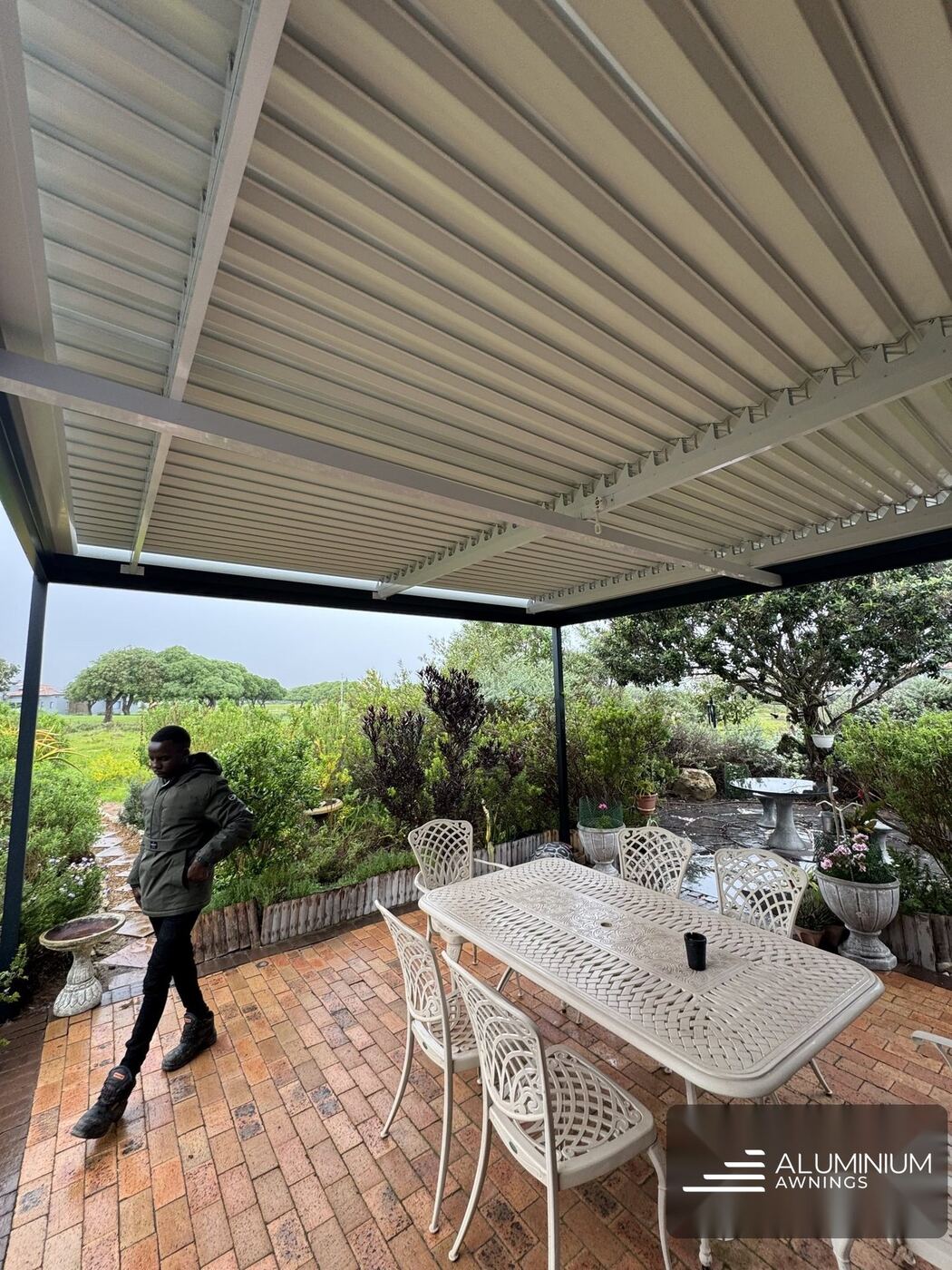 Aluminium louvre roof on a West Coast home