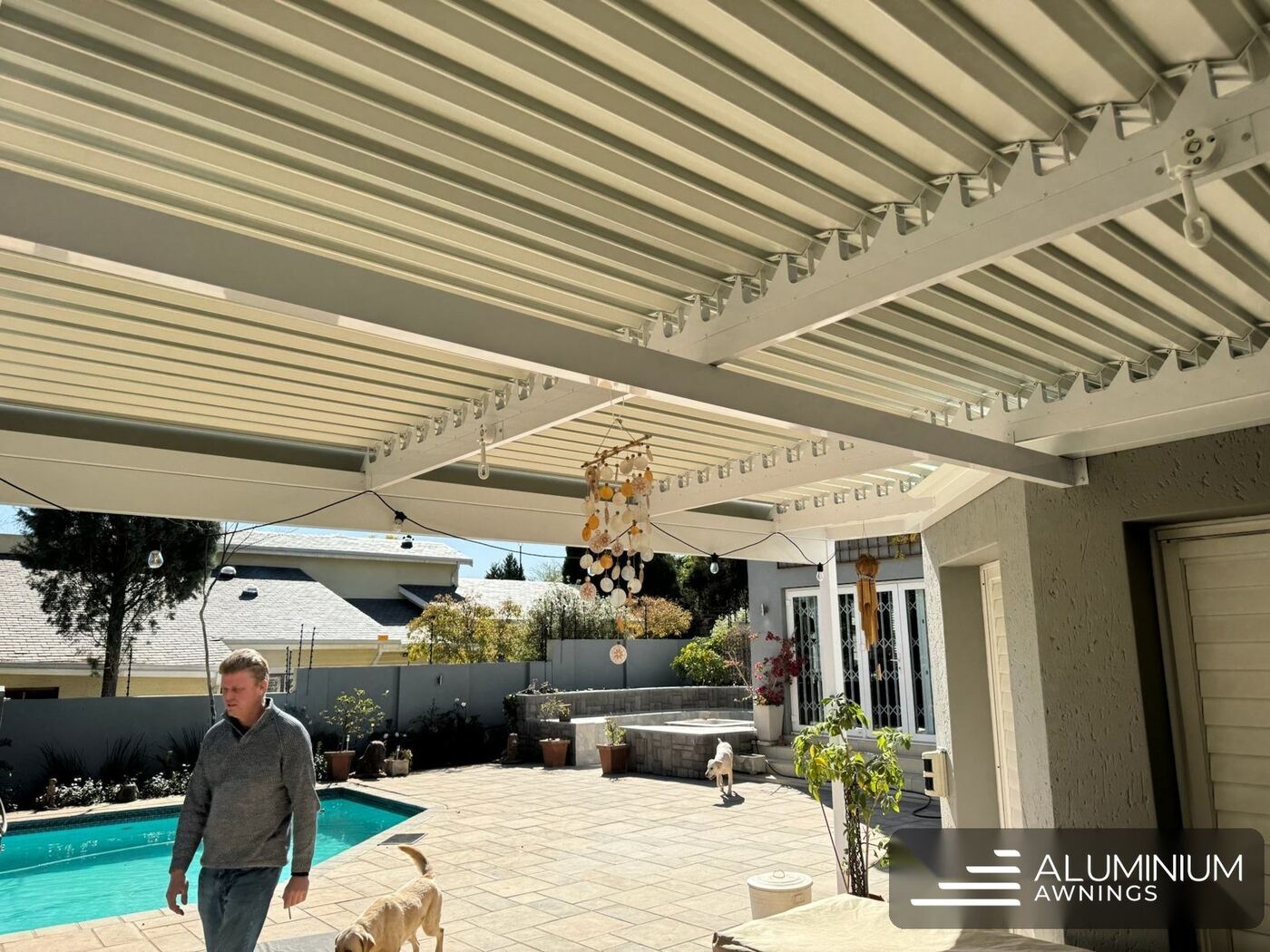 White adjustable aluminium louvre awning